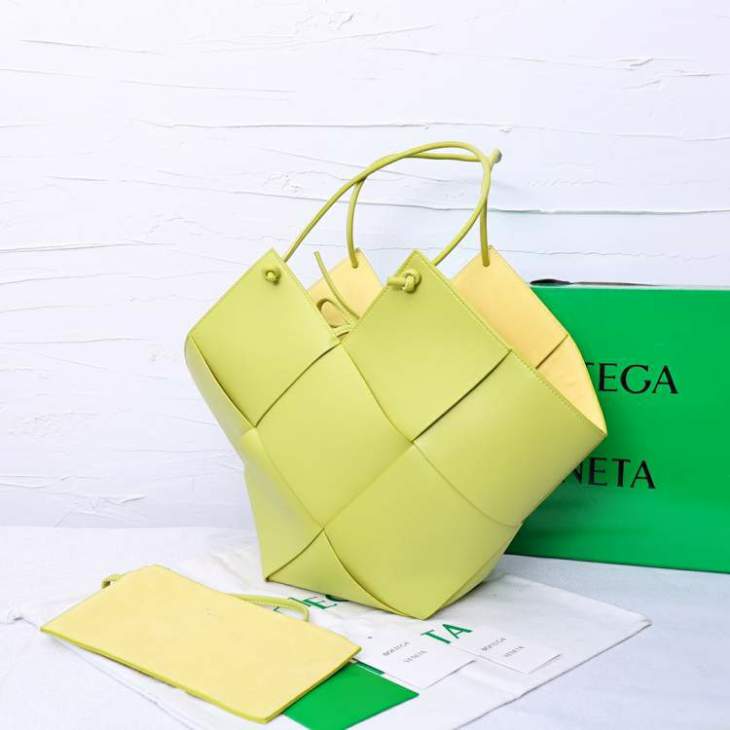 Picture of Bottega Veneta Handbags _SKUfw184066453fw